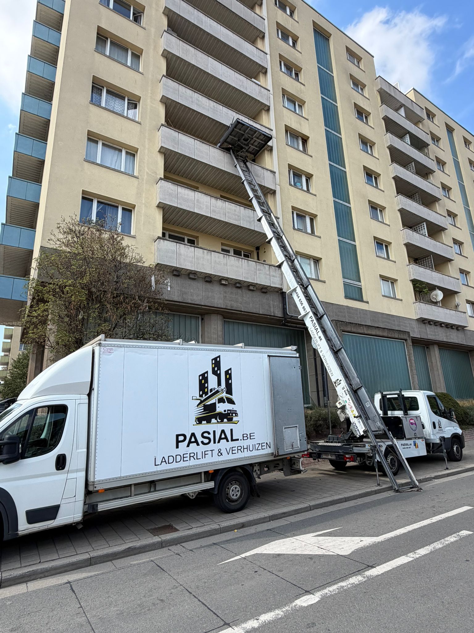 Ladderlift Ekeren bij een hoog appartementsgebouw