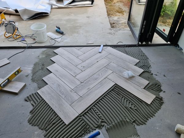 Placări și finisaje premium